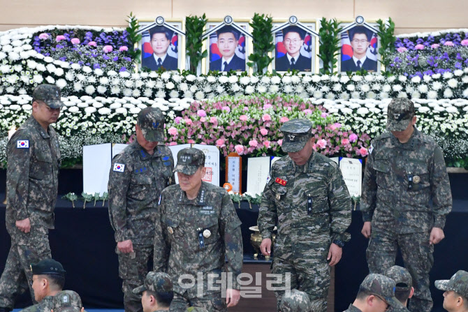 해군, 해상초계기 순직 승무원 영결식…”숭고한 희생 기억할 것”